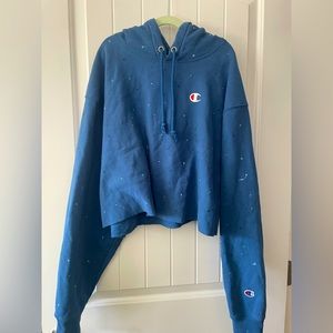 Love this sweatshirt just a little to big.